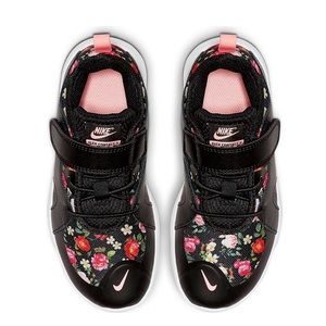 Nike flex contact 3 girls sneakers, used.